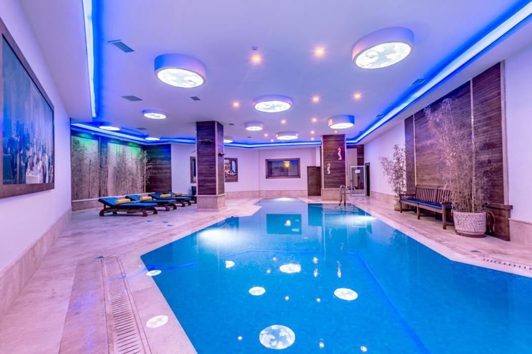 Vuni Palace Premium Hotel & Spa & Casino Beachfront Location ! Kyrenia  Exterior photo